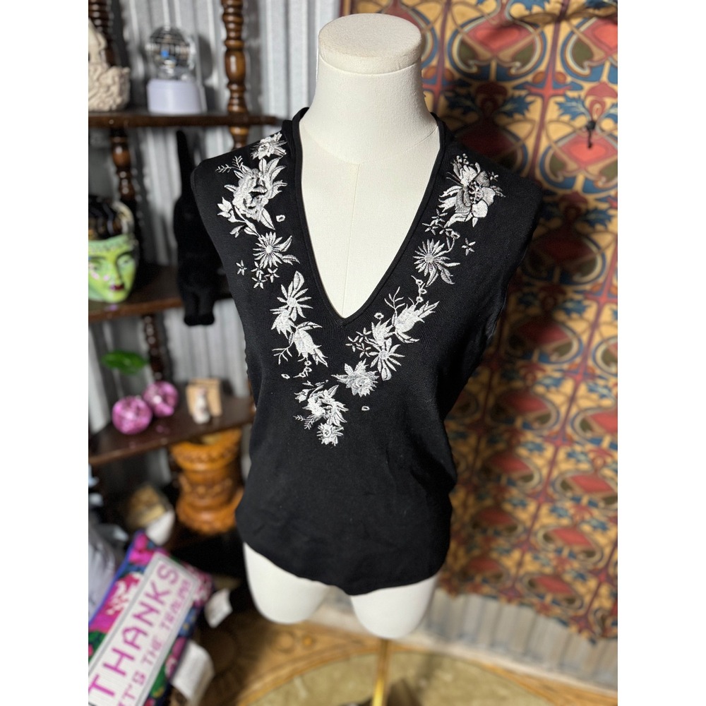 White House Black Market Sleeveless Top Floral Embroidered Silk Blend‎